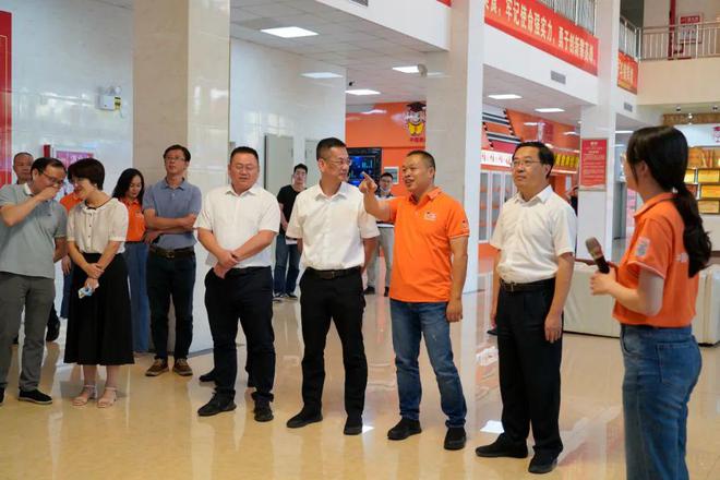 人才引領(lǐng)產(chǎn)業(yè)升級，考察共話發(fā)展新篇——德化縣委書記黃文捷率團(tuán)赴亞明公司考察紀(jì)實(shí)